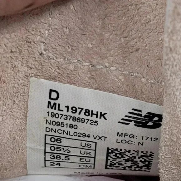 Limited Edition New Balance ML 1978HK Nubuck Suede Sneakers - Picture 14 of 15